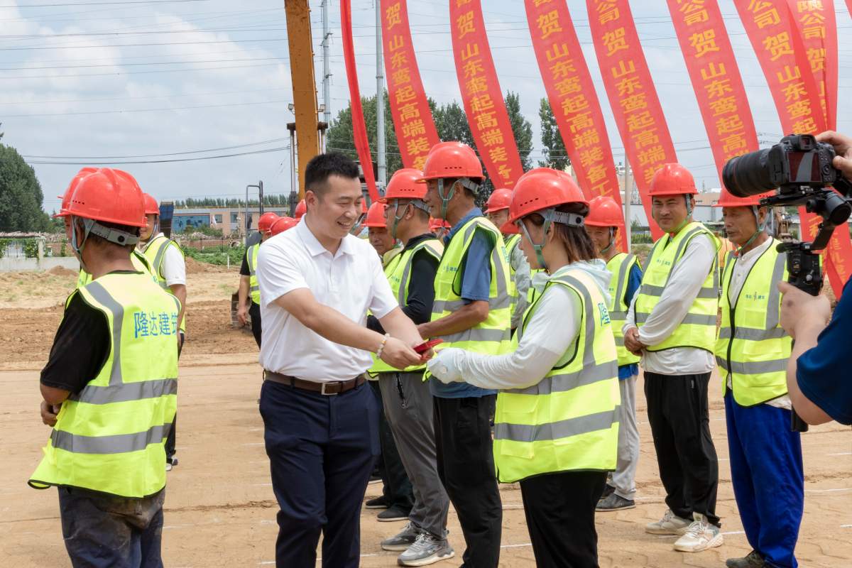 Die neue Fabrik wird gebaut Die neue Fabrik wird gebaut