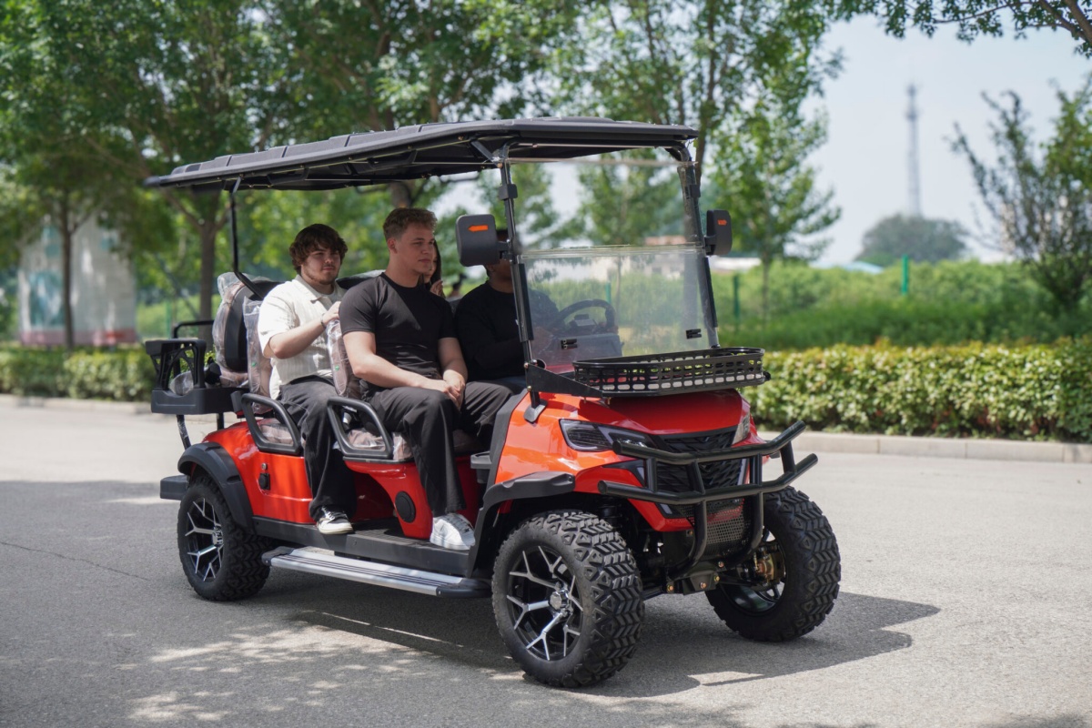 Probefahrt mit dem Golfwagen