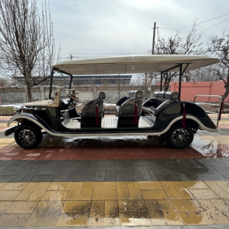 Oldtimer mit mehreren Sitzplätzen
