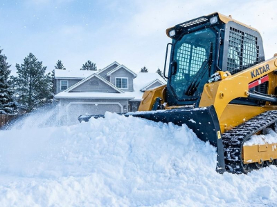 Let a 750 kg Mini Skid Steer Take Charge of Winter Cleanup